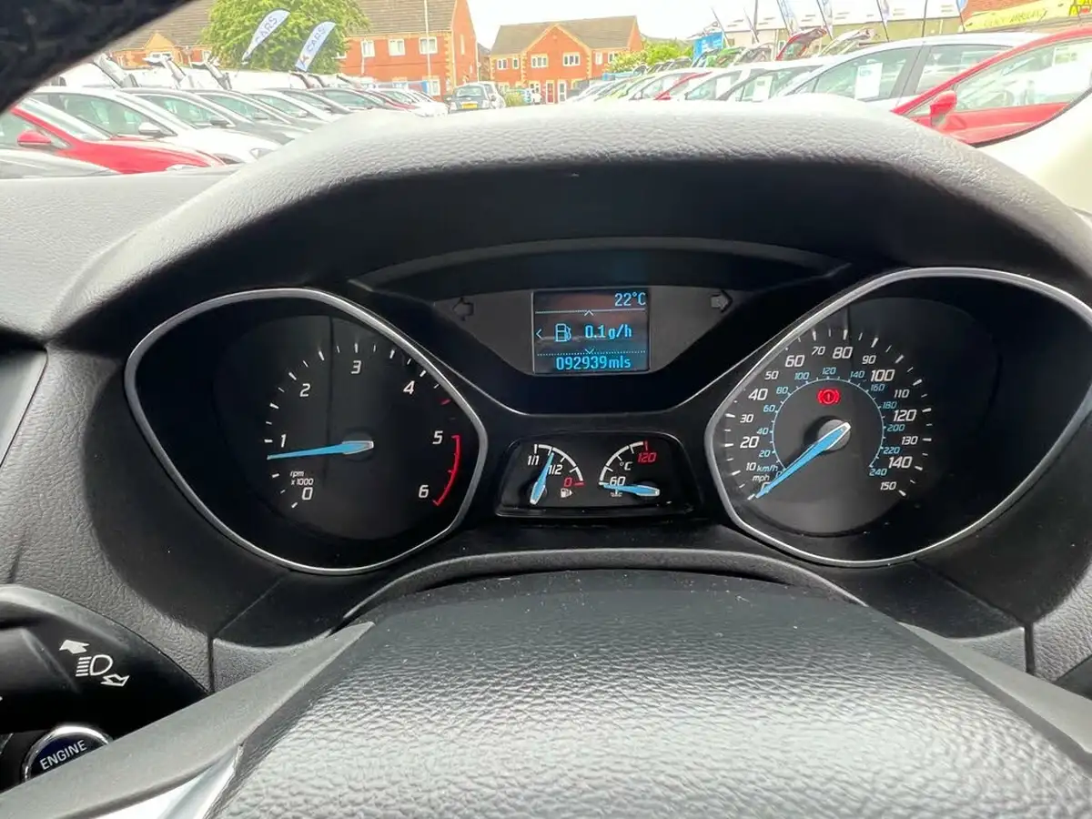 2014-ford-focus-16tdci-zetec-s-hatchback-big-20