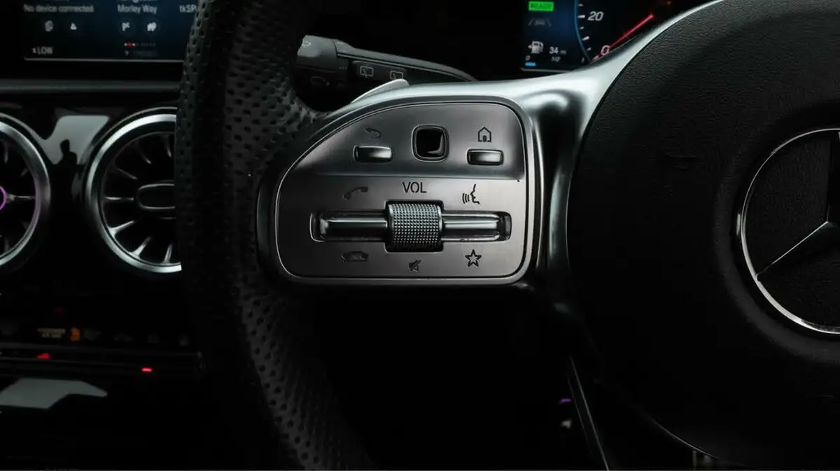 2021-mercedes-benz-a-class-13-a250e-amg-line-edition-hatchback-5d-big-40