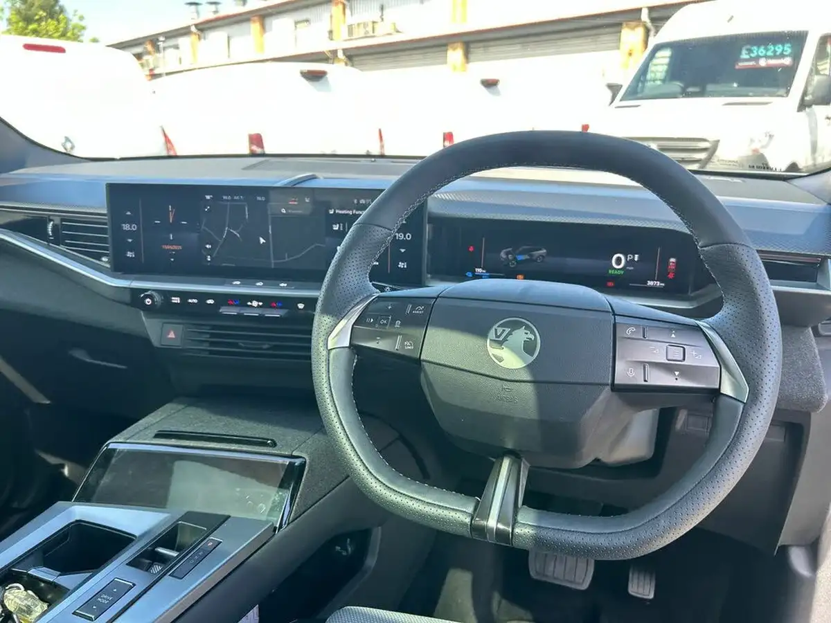 2024-vauxhall-grandland-e-ultimate-big-21