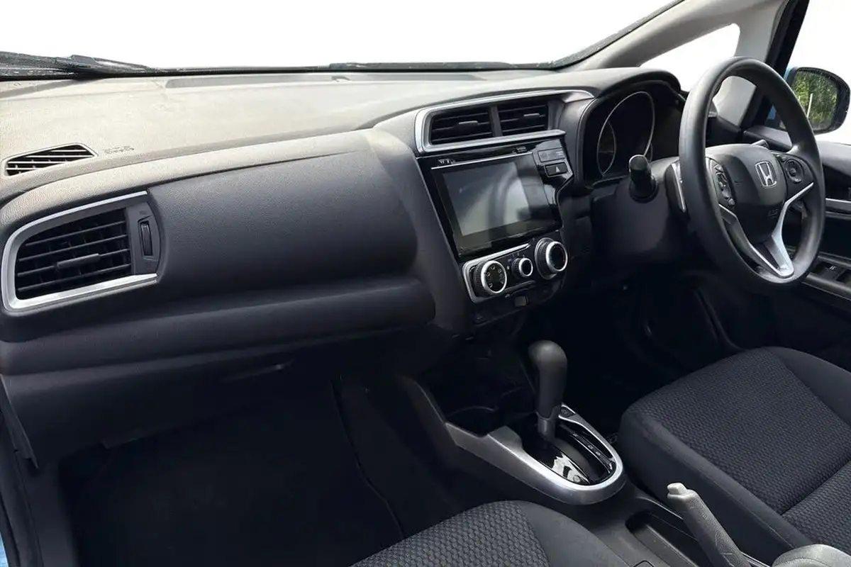 2018-honda-jazz-13-i-vtec-se-cvt-big-15