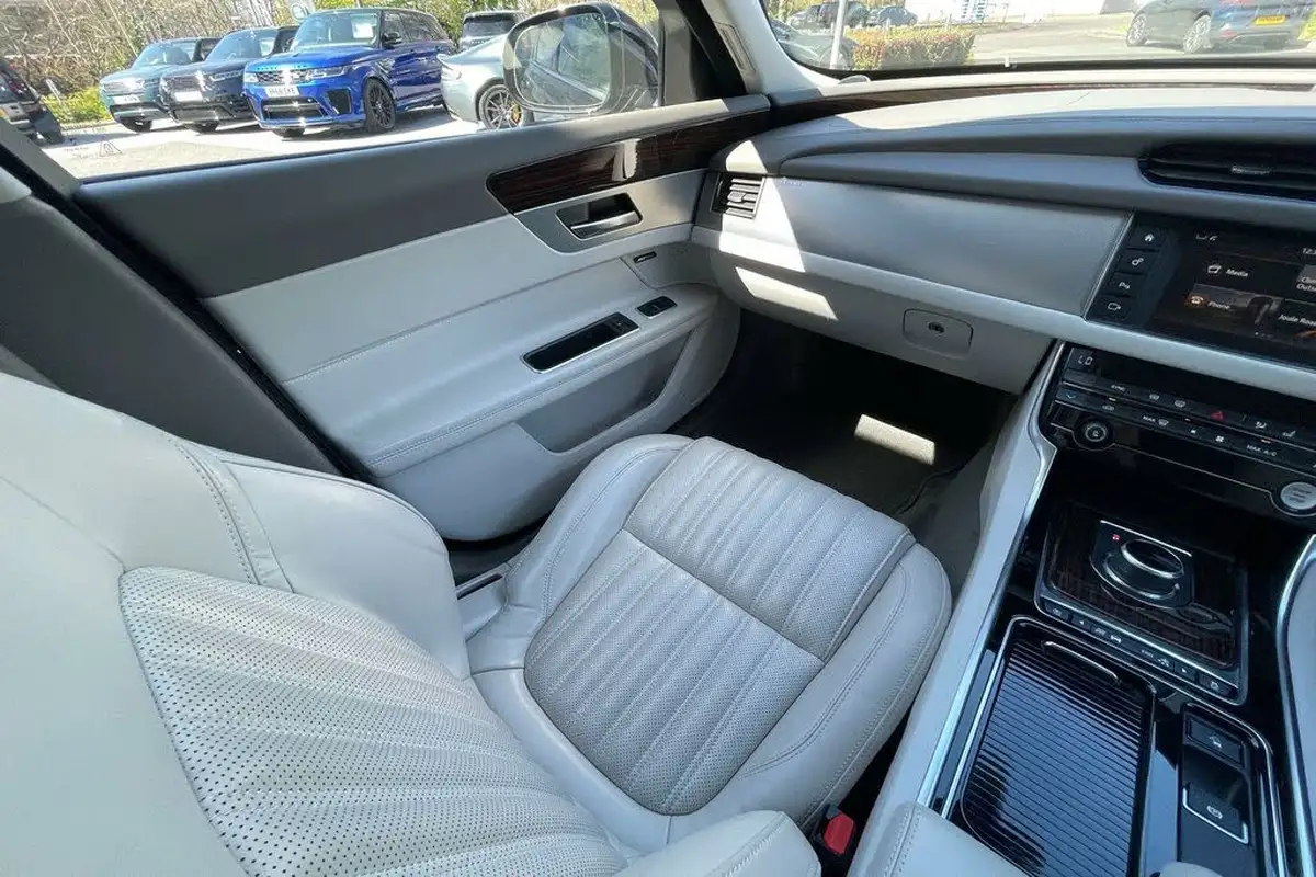 2018-jaguar-xf-20i-portfolio-250ps-saloon-4d-1998cc-big-12