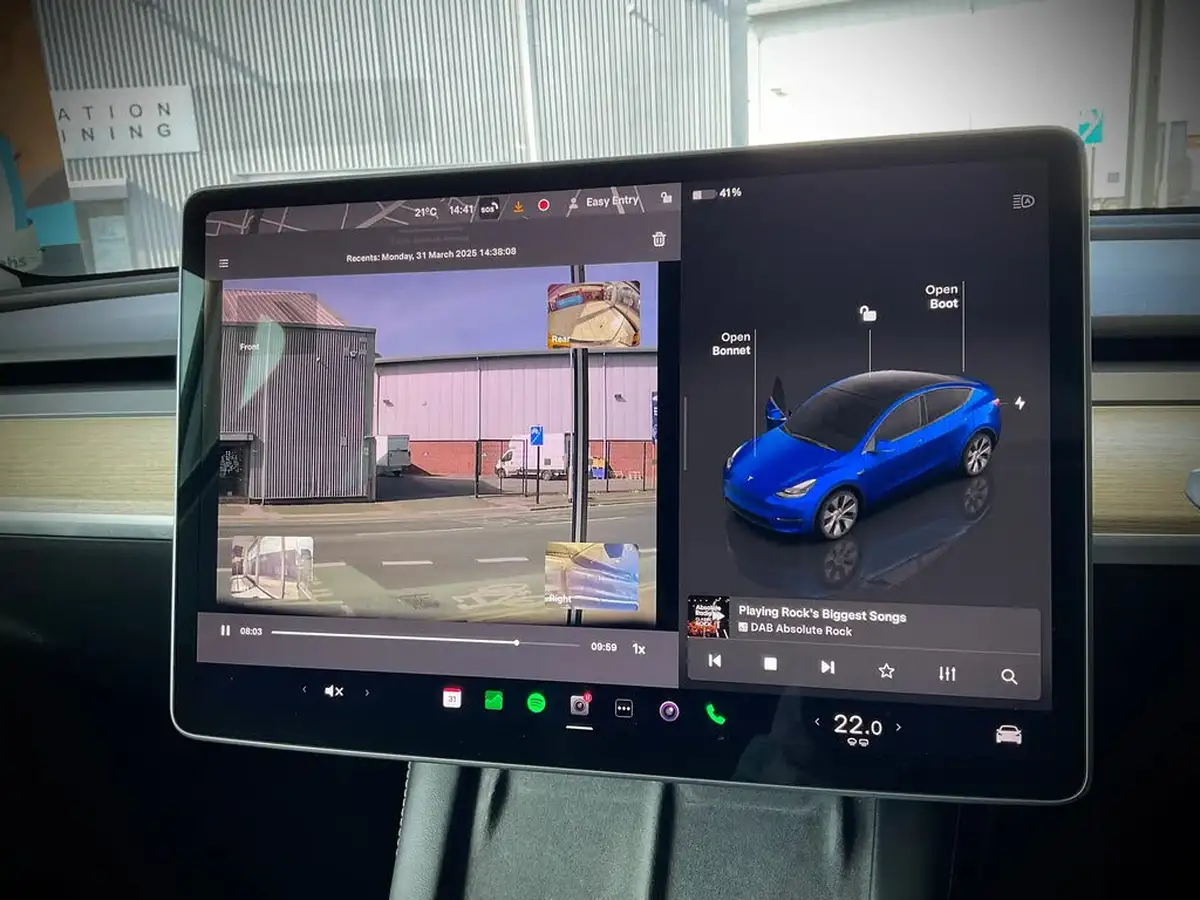 2022-tesla-model-y-e-long-range-big-31