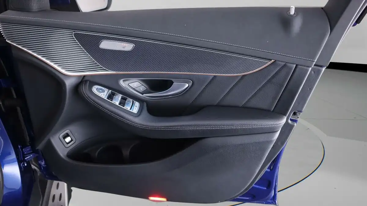 2021-mercedes-benz-eqc-e-eqc-400-amg-line-big-14