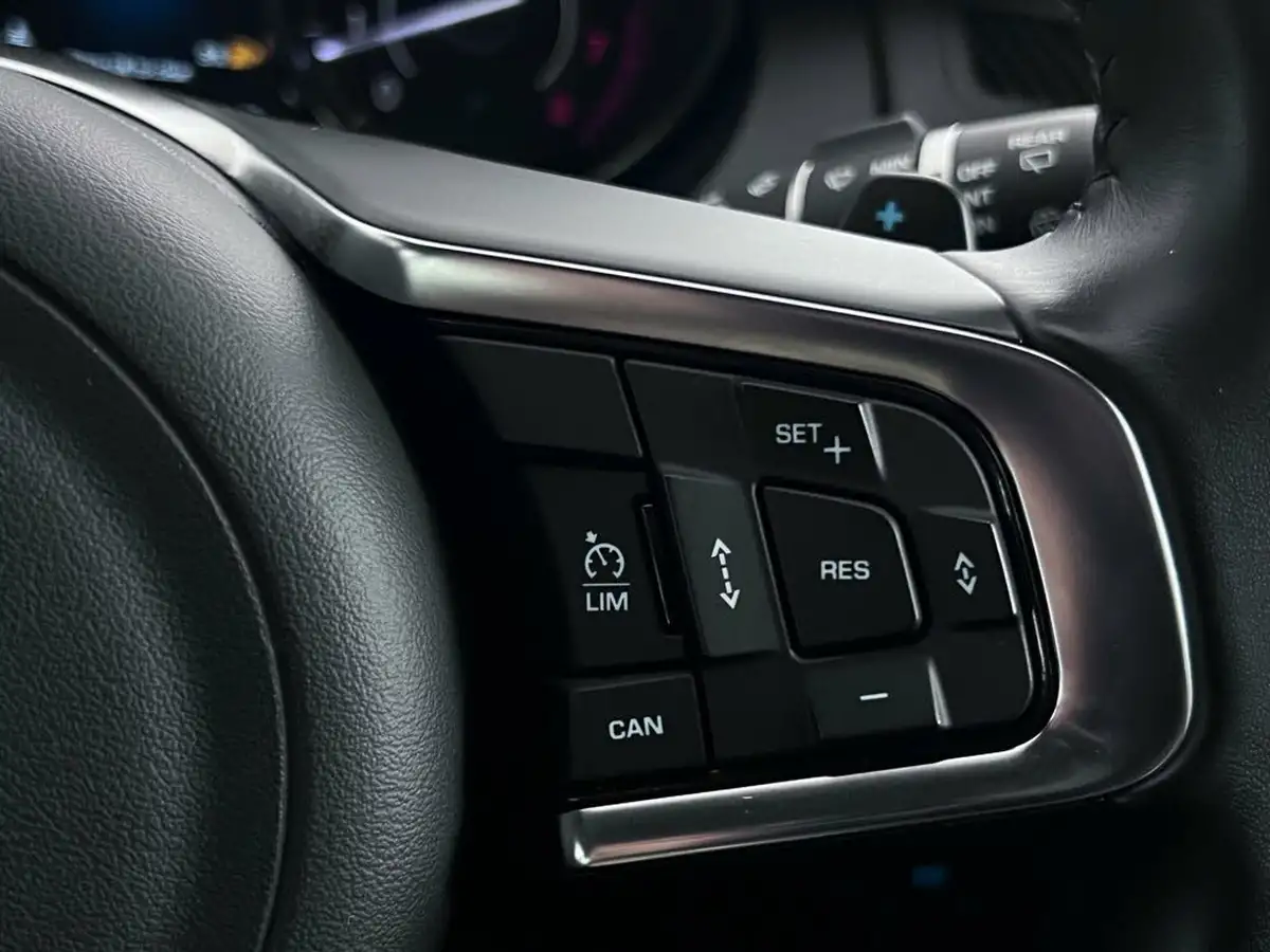2018-jaguar-e-pace-20-i4-r-dynamic-se-249ps-big-25