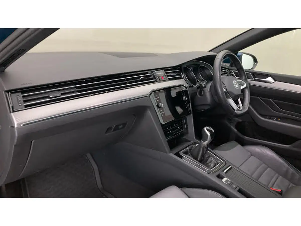 2022-volkswagen-passat-15-tsi-r-line-saloon-4d-big-1