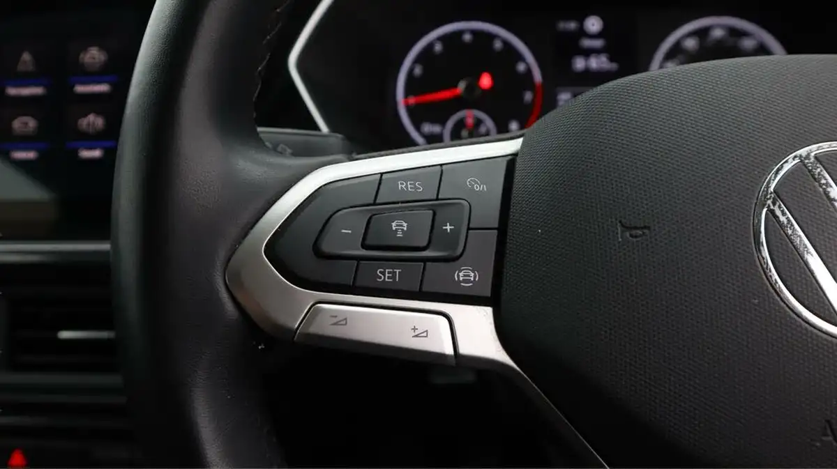 2021-volkswagen-t-cross-big-24