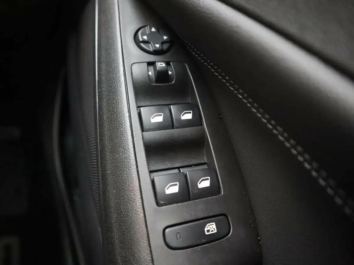 2022-vauxhall-crossland-15-elite-edition-110ps-big-38