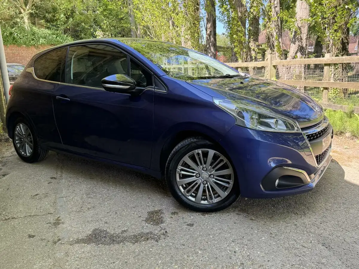 2016-peugeot-208-12-puretech-allure-82bhp-3d-big-10