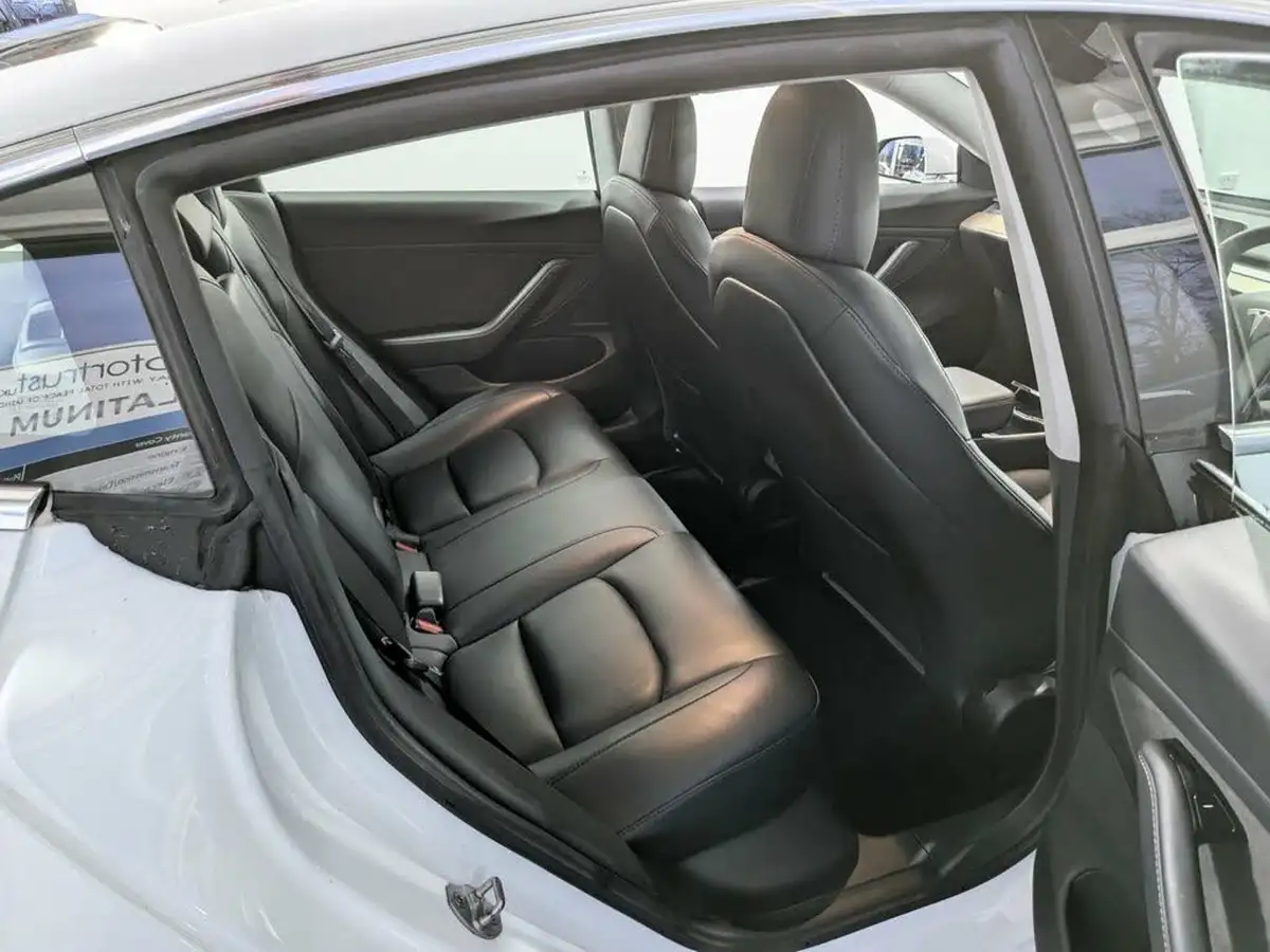 2020-tesla-model-3-e-long-range-big-27