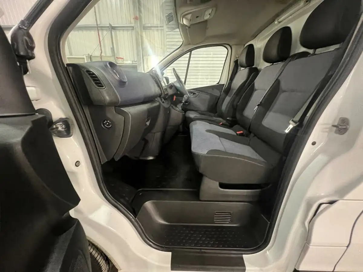 2017-vauxhall-vivaro-16cdti-2900-l1h1-95pseu6-ss-ecoflex-panel-van-big-9