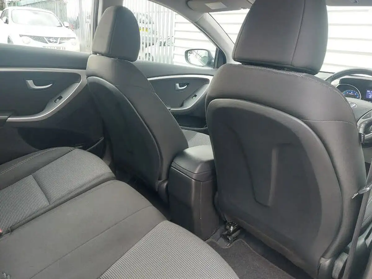 2012-hyundai-i30-14-active-5d-big-15