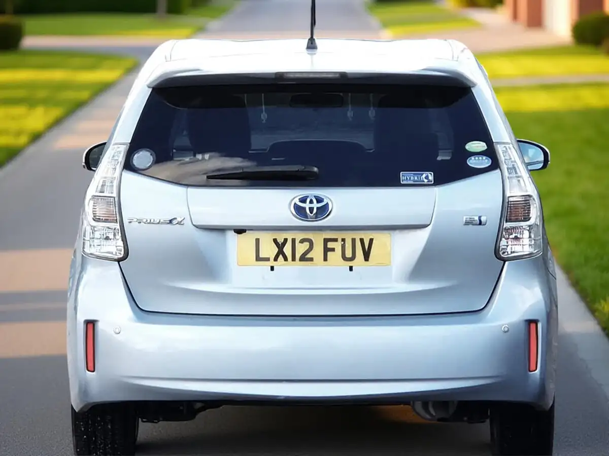 2012-toyota-prius-18-vvt-i-t4-hybrid-big-7