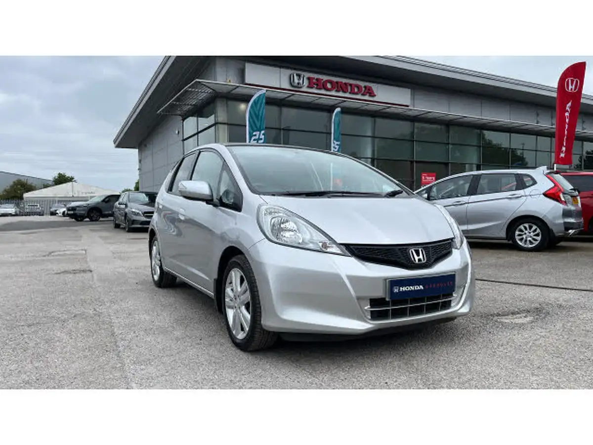 2013-honda-jazz-14-es-plus-cvt-big-14