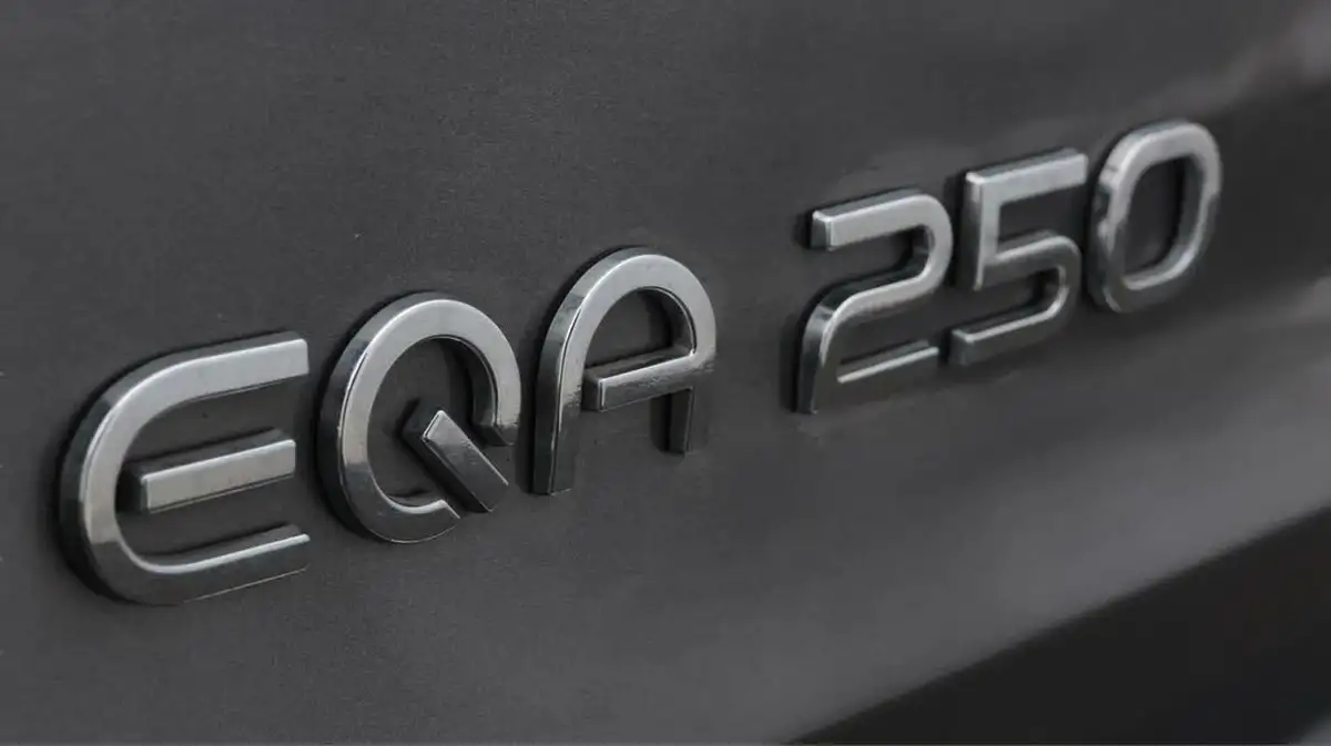 2021-mercedes-benz-eqa-e-eqa-250-amg-line-big-22