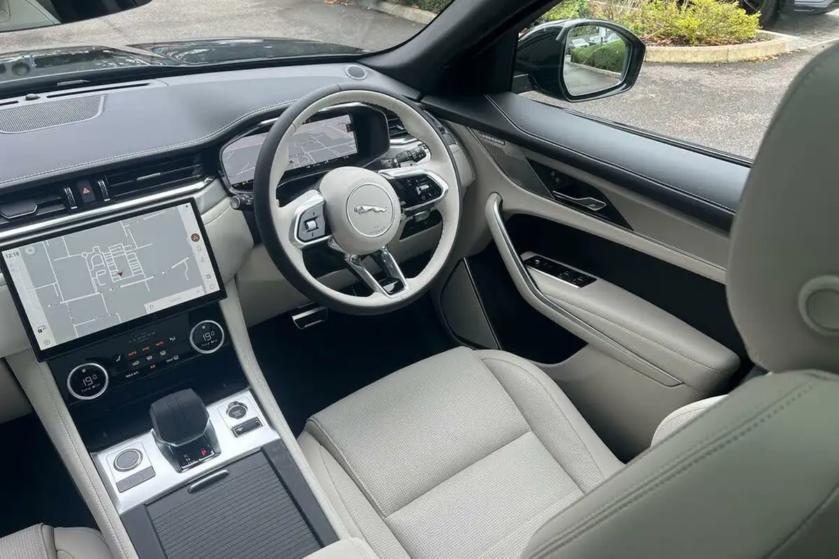 2024-jaguar-f-pace-20-d200-r-dynamic-se-black-90th-anniversary-edition-big-21