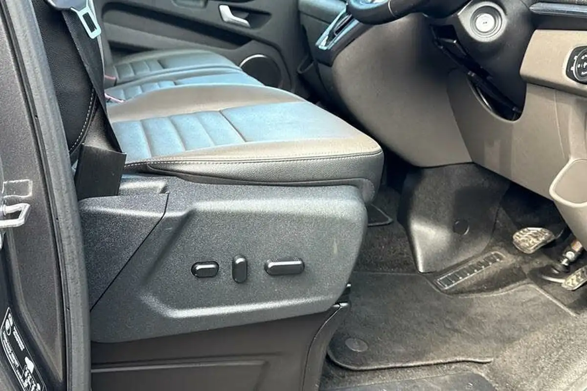 2023-ford-tourneo-custom-big-18