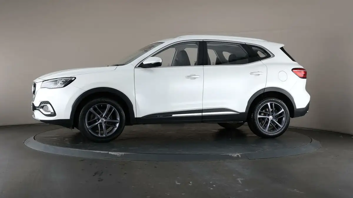 2022-mg-hs-15t-gdi-exclusive-162ps-big-38