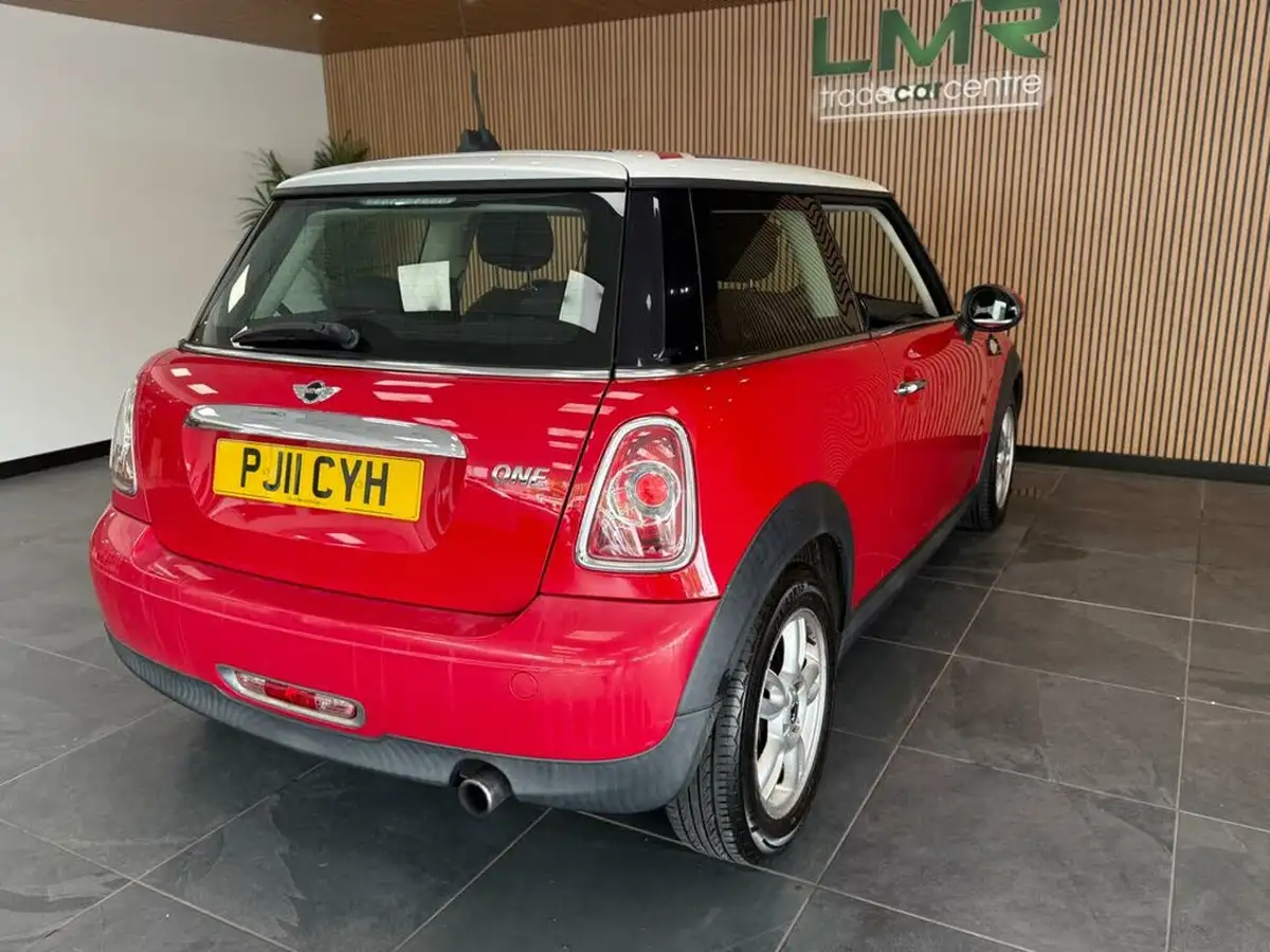 2011-mini-cooper-16-one-98bhp-hatchback-3d-big-7
