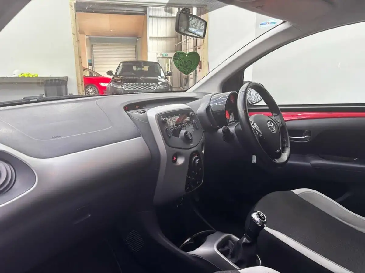 2018-toyota-aygo-10-vvt-i-x-play-71bhp-5d-big-13