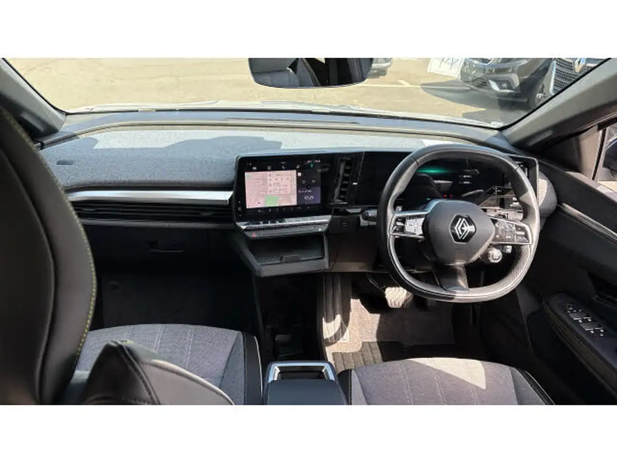 2023-renault-megane-e-tech-e-techno-big-9