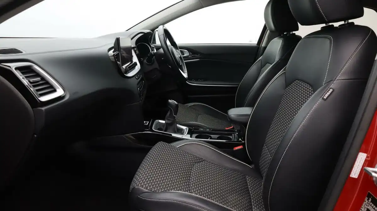 2023-kia-xceed-15-t-gdi-3-158bhp-big-14