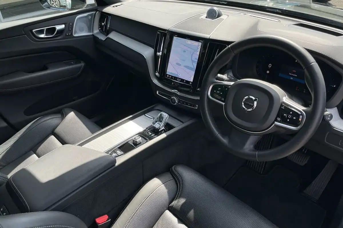 2024-volvo-xc60-20-t8-ultra-black-edition-big-4