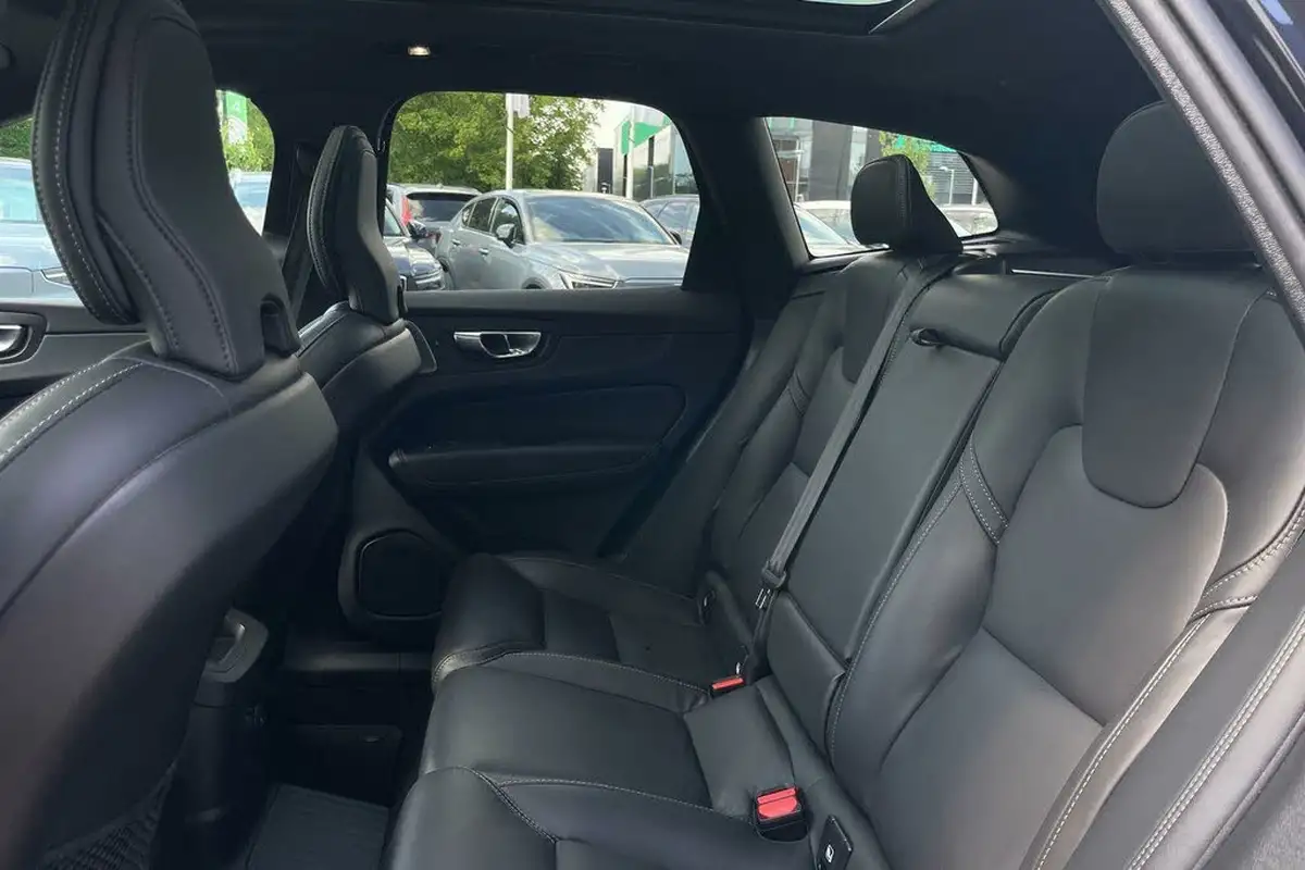 2024-volvo-xc60-20-t8-ultra-black-edition-big-28