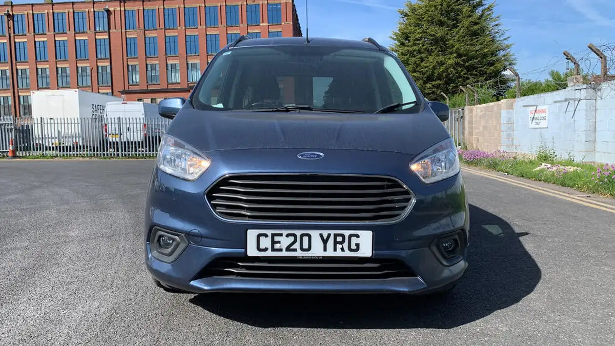 2020-ford-tourneo-courier-15tdci-titanium-big-14