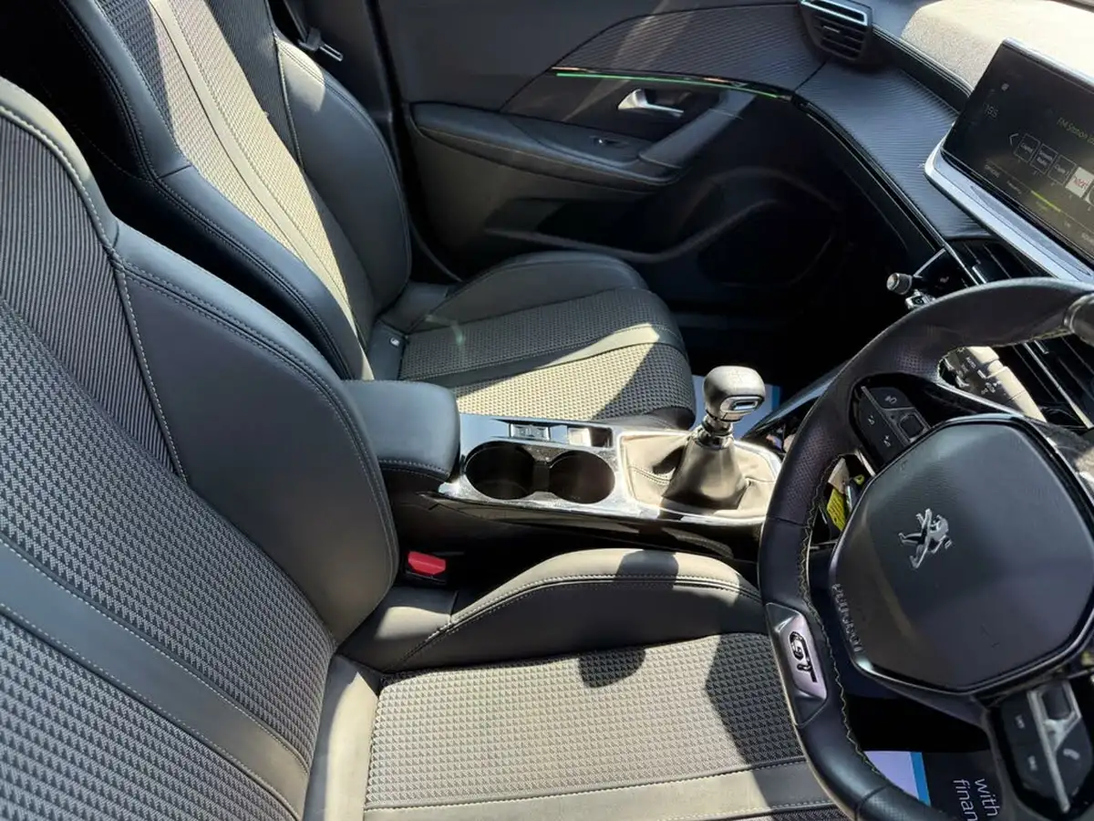 2022-peugeot-2008-suv-12-puretech-gt-big-19