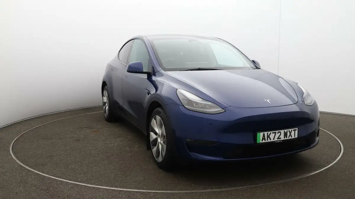 2022-tesla-model-y-e-long-range-big-42