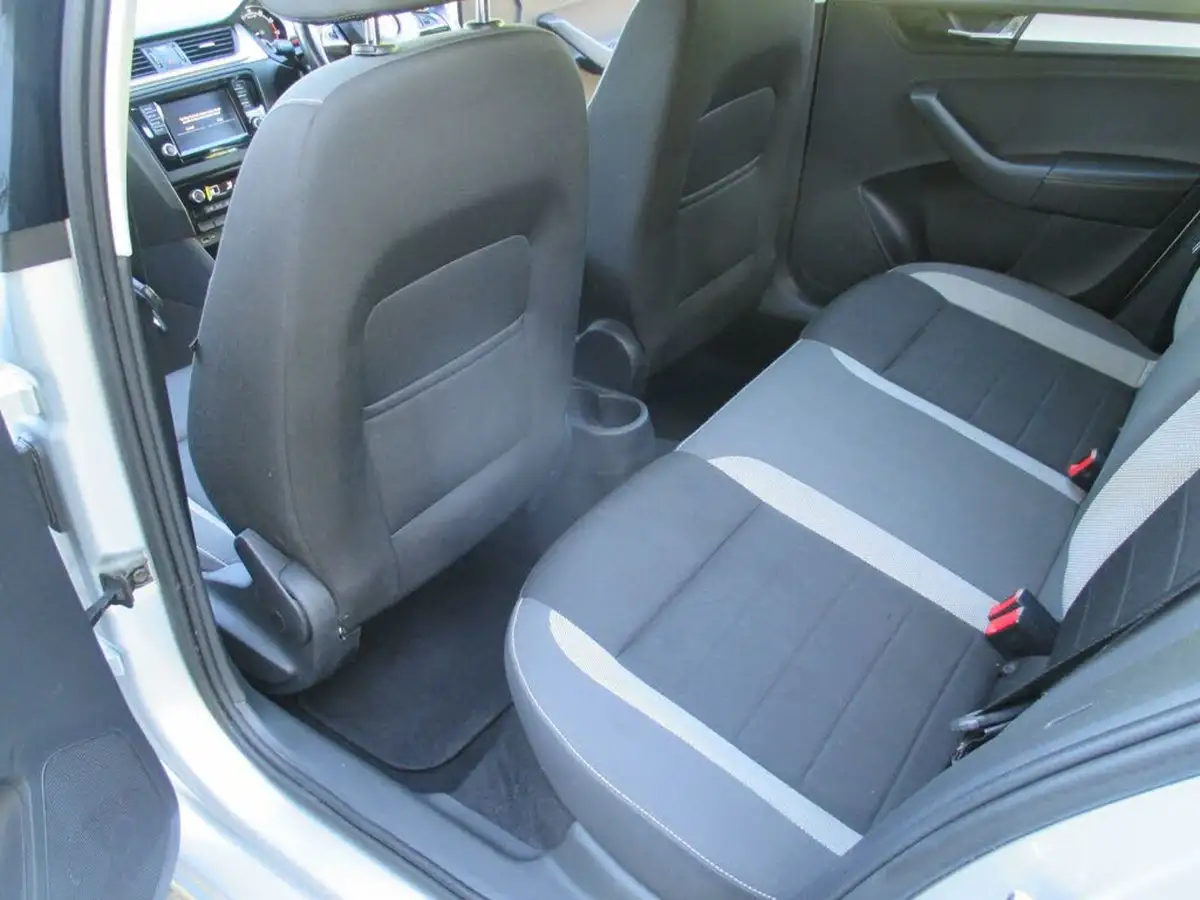 2018-skoda-rapid-spaceback-10-tsi-se-tech-95ps-ss-big-23