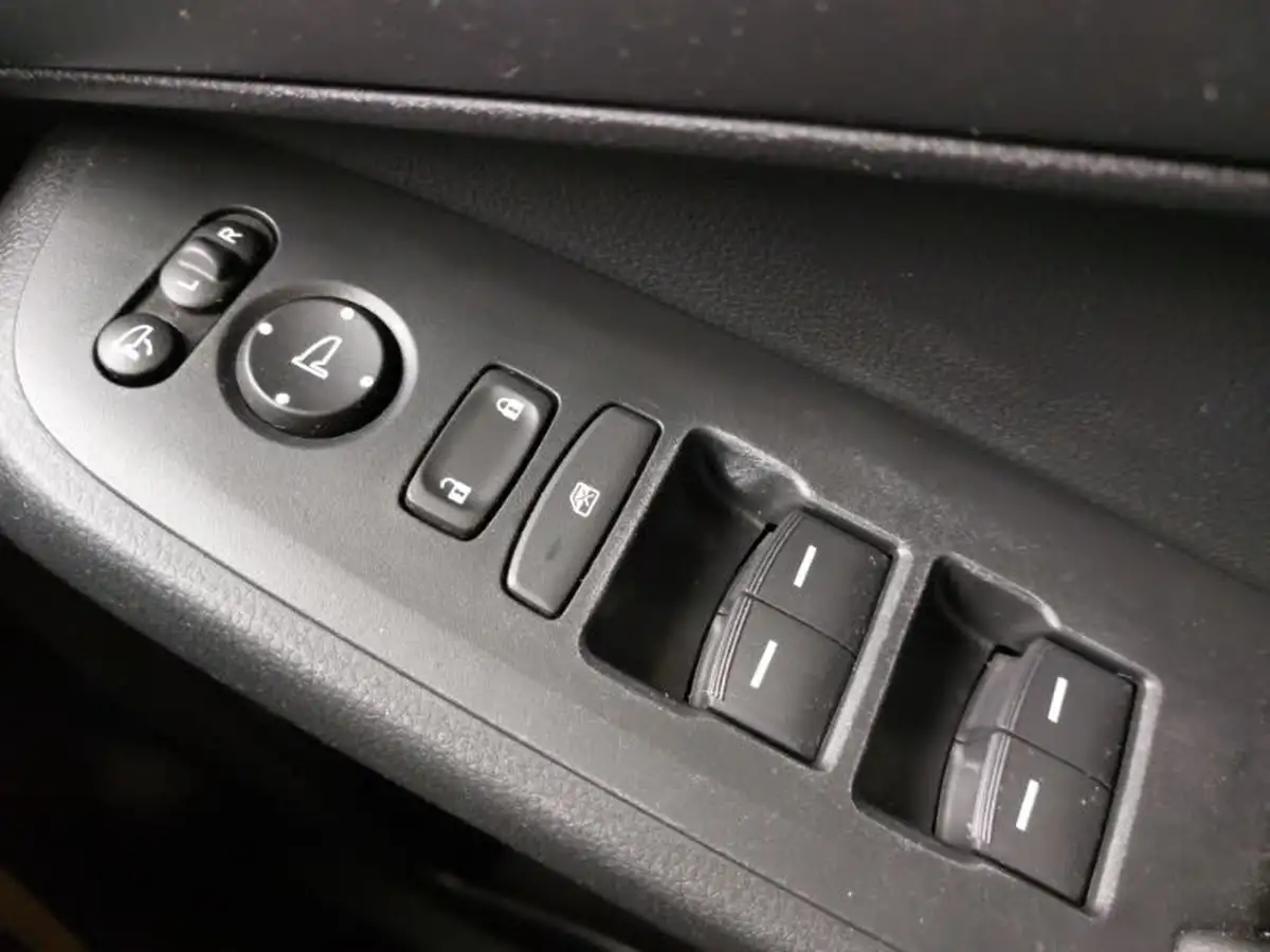 2022-honda-hr-v-15-i-mmd-elegance-big-12