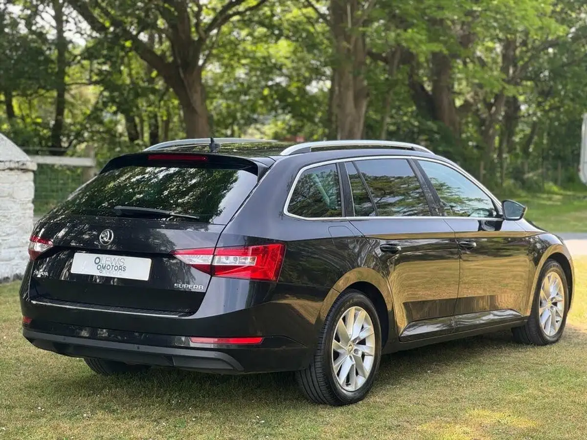 2018-skoda-superb-20tdi-scr-se-technology-estate-dsg-big-9