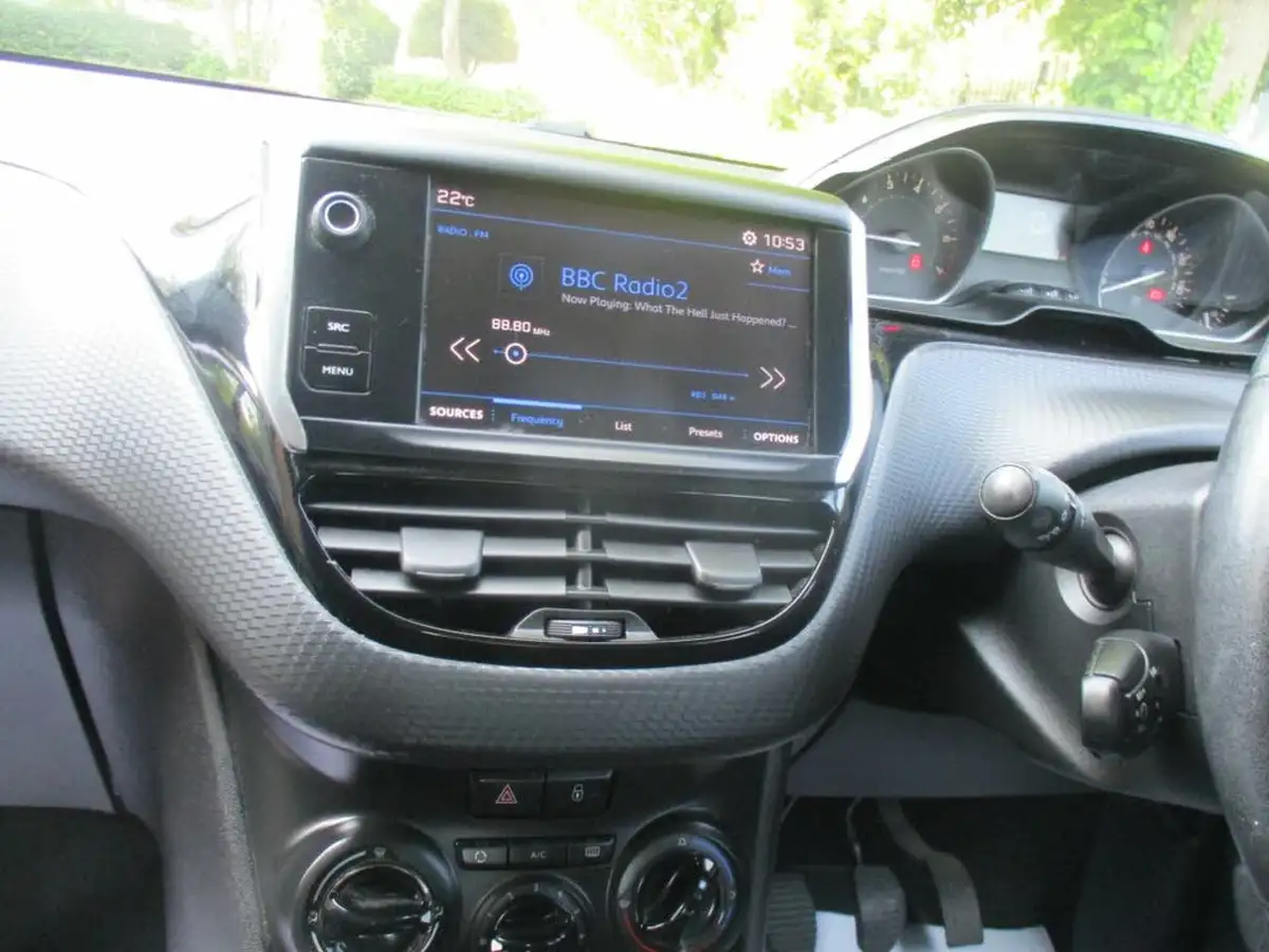 2017-peugeot-208-12-puretech-active-82bhp-5d-big-30