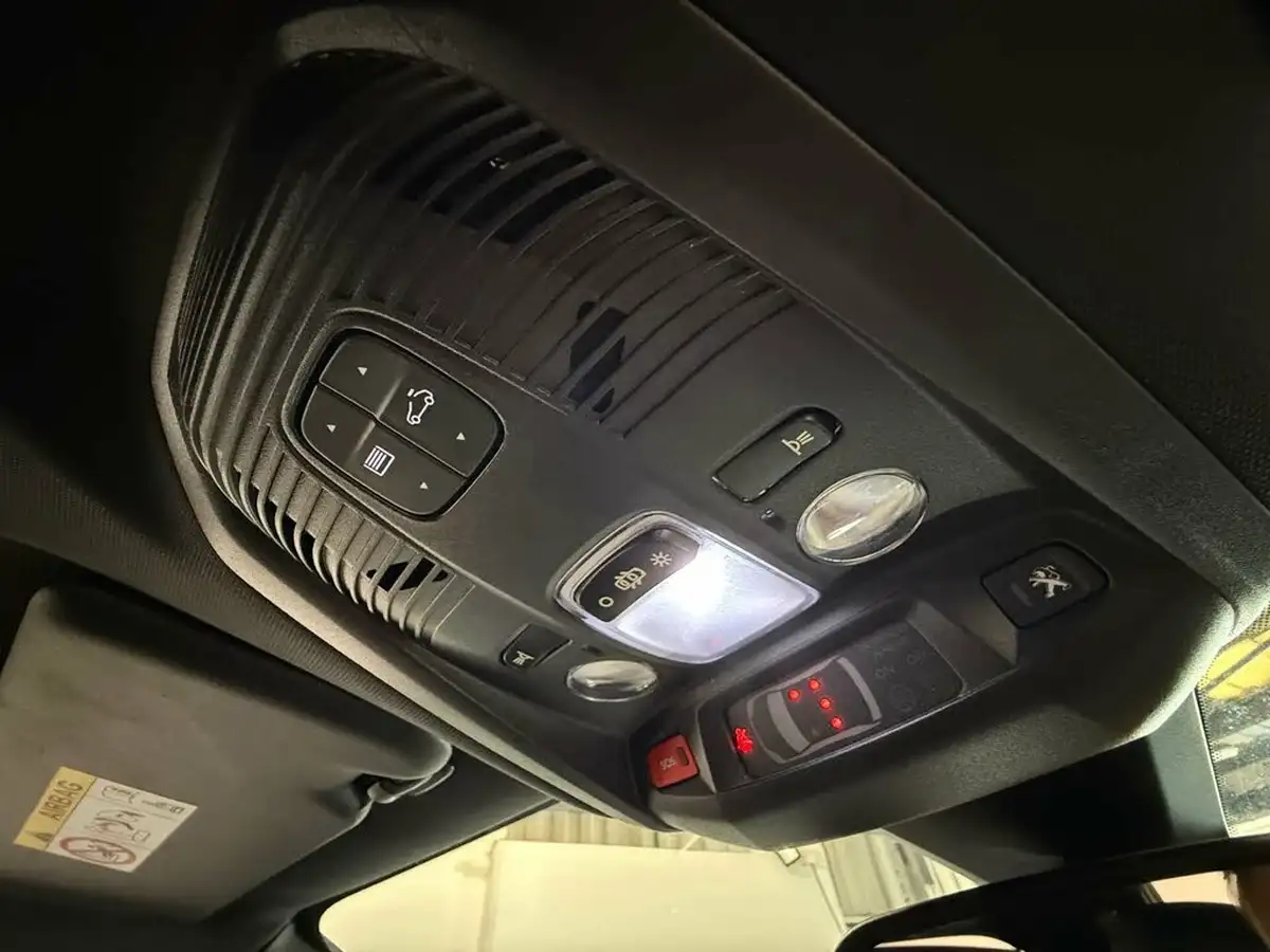 2020-peugeot-3008-suv-12-puretech-gt-line-eat8-big-38
