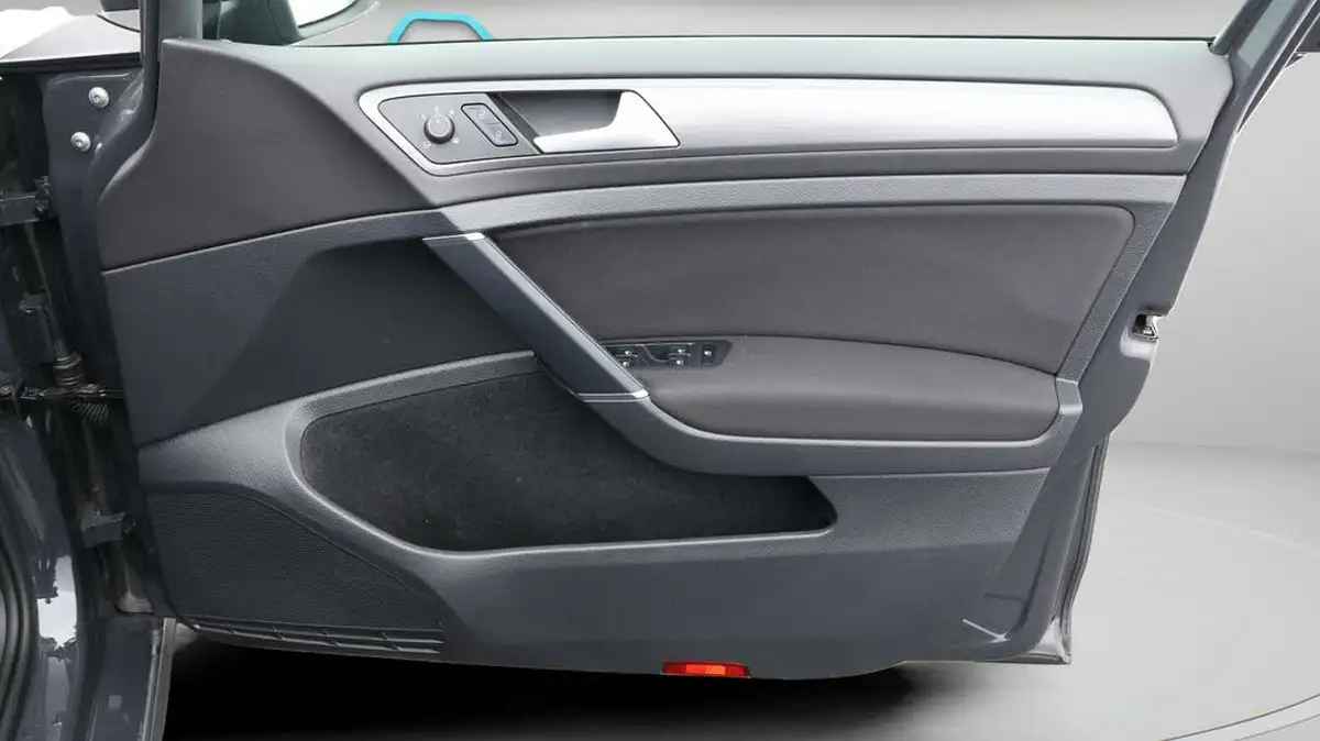 2020-volkswagen-golf-e-e-golf-big-14