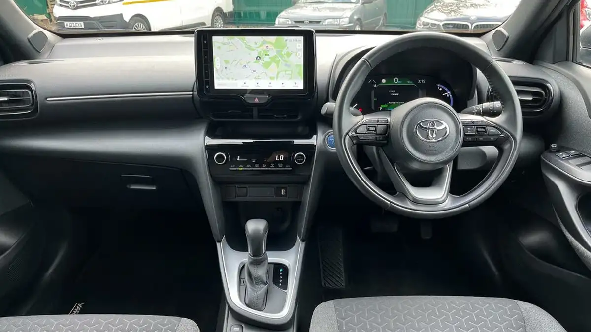 2022-toyota-yaris-cross-15-vvt-i-design-big-4