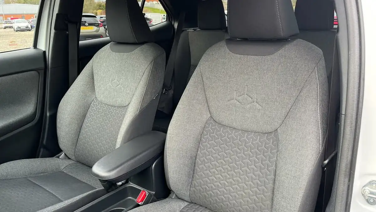 2022-toyota-yaris-cross-15-vvt-i-design-big-32