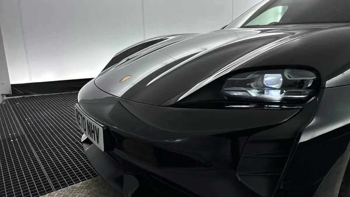 2020-porsche-taycan-e-turbo-big-28