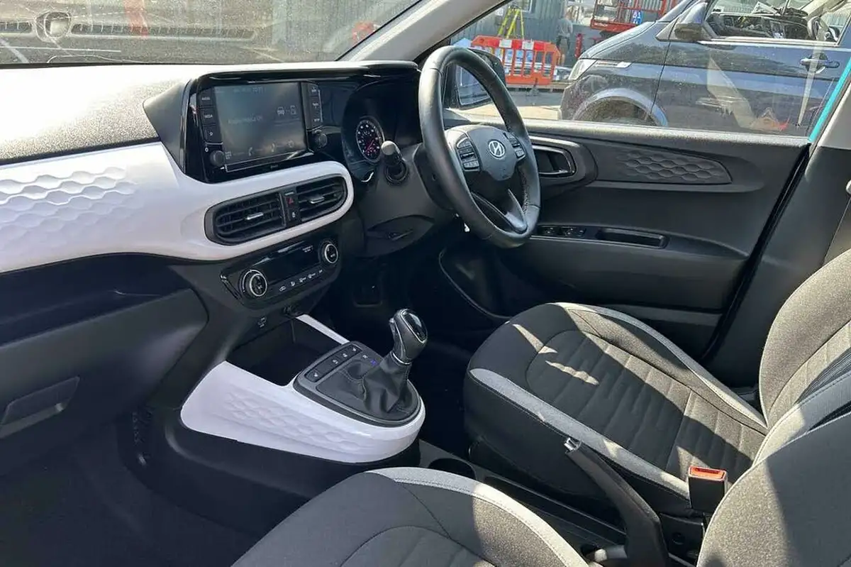 2022-hyundai-i10-12-premium-auto-big-1