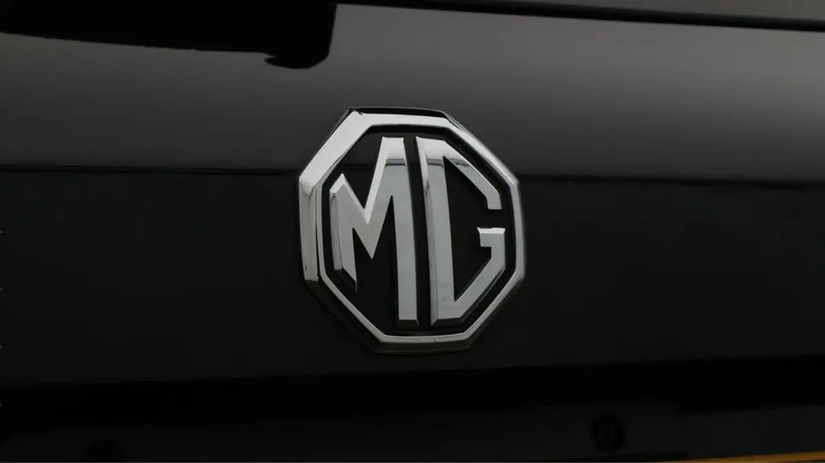 2022-mg-hs-15t-gdi-excite-162ps-dct-big-20