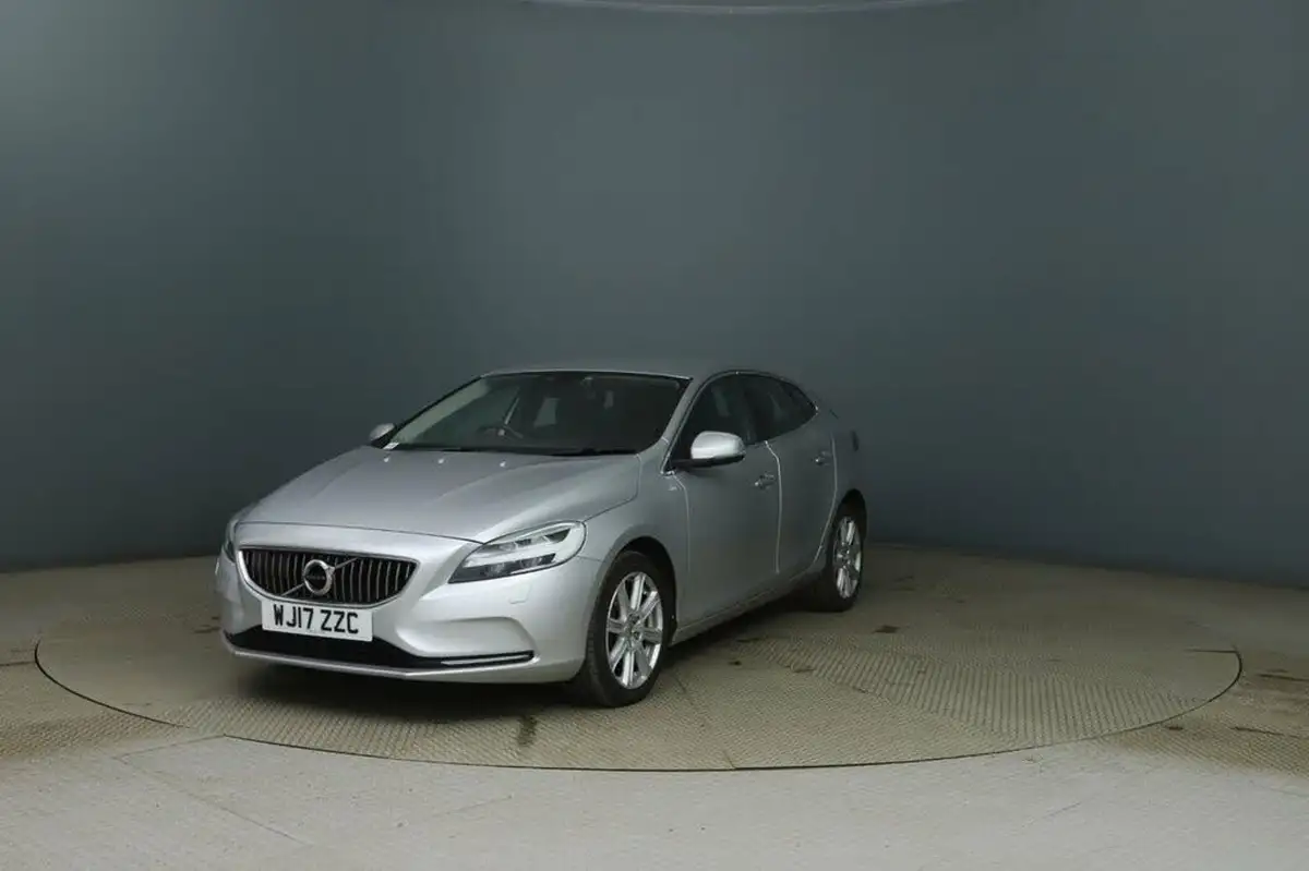 2017-volvo-v40-20td-d3-inscription-geartronic-big-2
