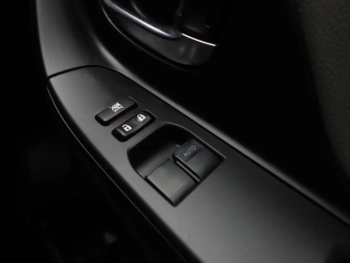 2019-toyota-yaris-15-vvt-i-icon-hybrid-big-38