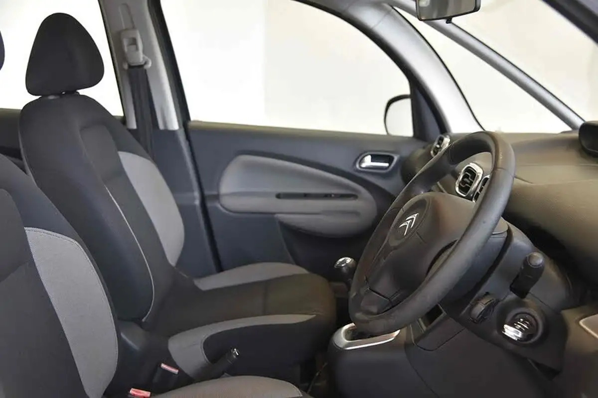 2013-citroen-c3-picasso-14-selection-big-13