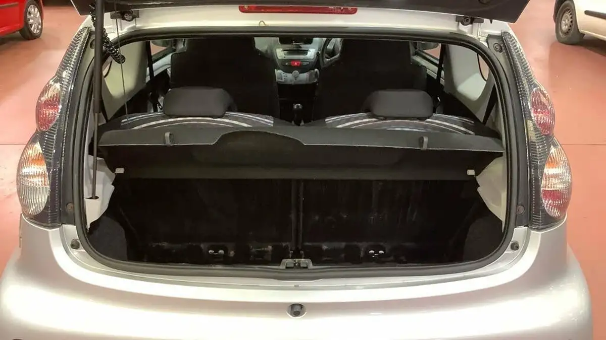 2012-citroen-c1-10-vtr-3d-big-8