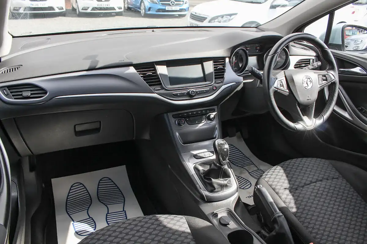 2017-vauxhall-astra-14i-16v-turbo-energy-big-20