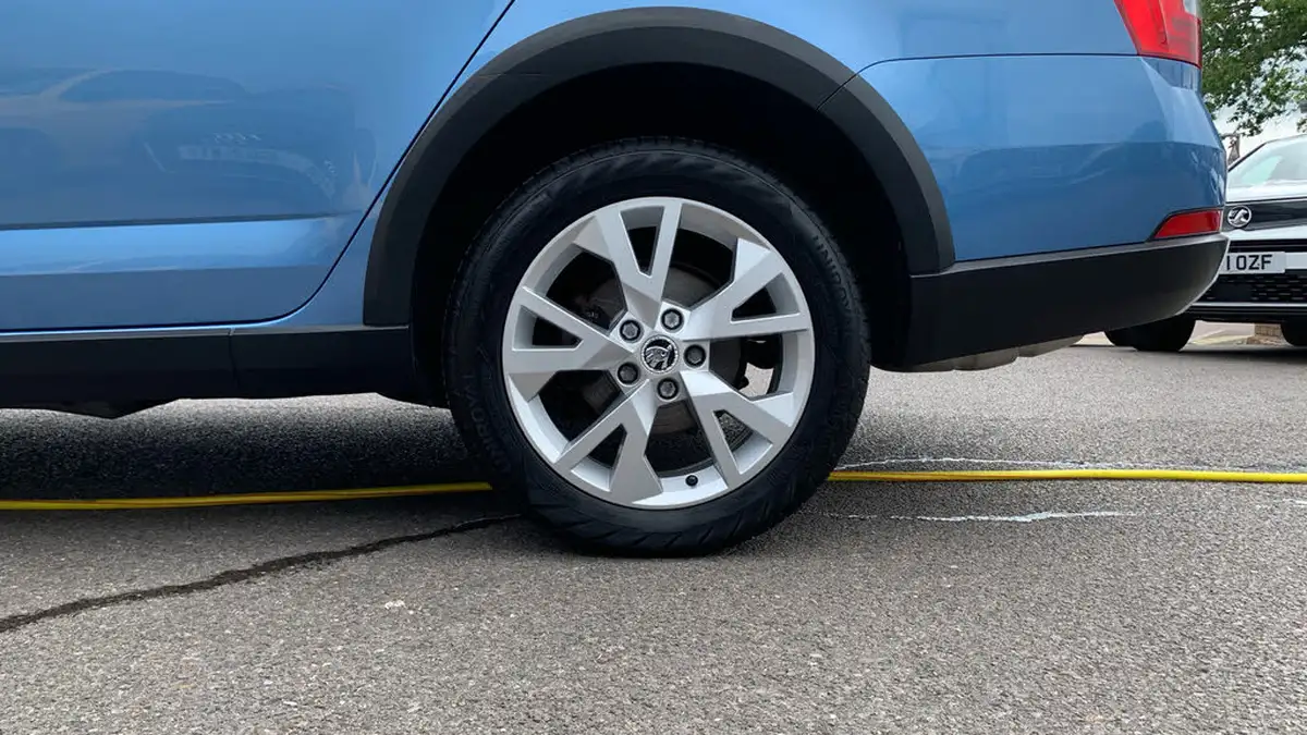 2017-skoda-octavia-20tdi-scout-150ps-big-14