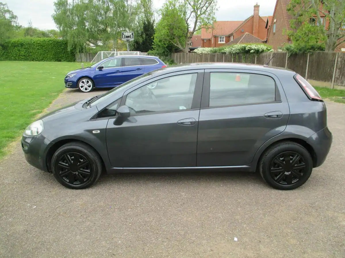 2010-fiat-punto-evo-14-dynamic-8v-ss-5d-big-6