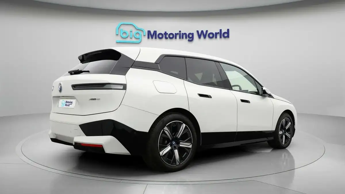 2022-bmw-ix-e-xdrive-40-m-sport-big-7