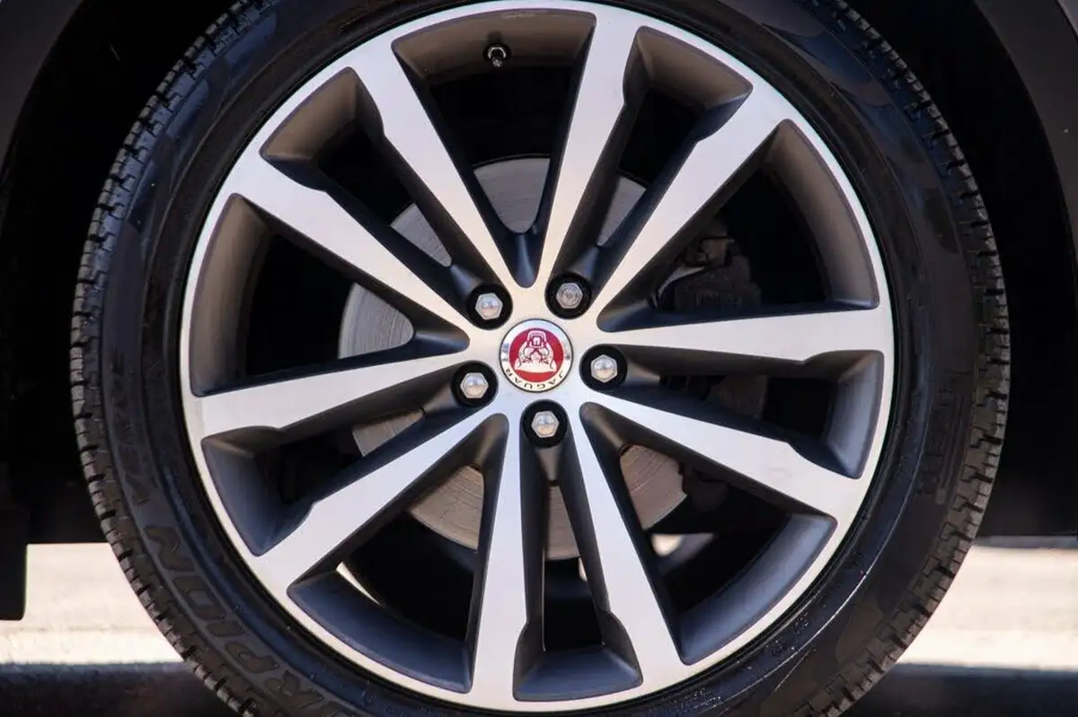 2019-jaguar-e-pace-20-i4d-r-dynamic-hse-180ps-big-35